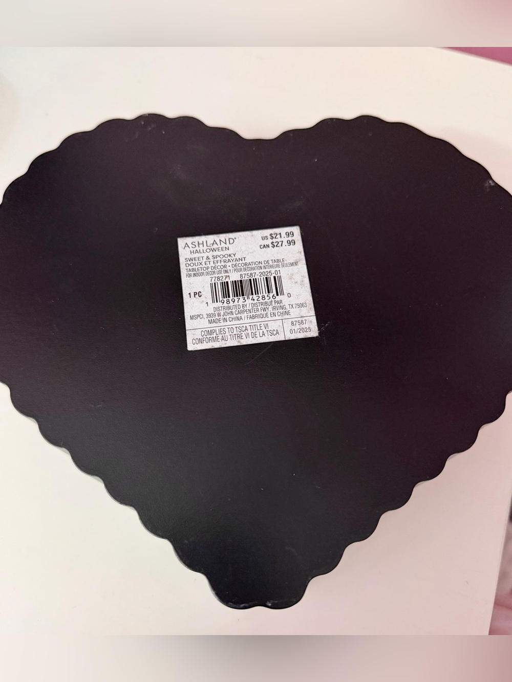Ashland Halloween Heart Shaped Sweet & Spooky Box - Picture 5 of 6